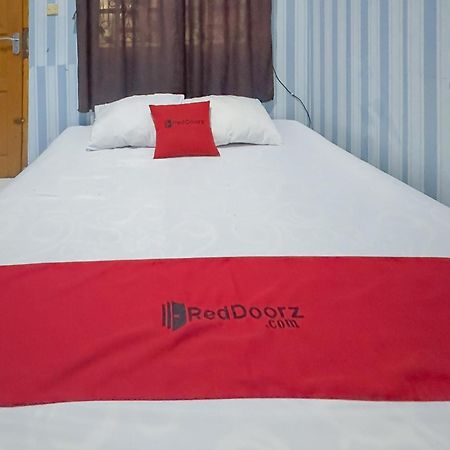 Отель Reddoorz At Kuning Gh Jatinangor Sayang Экстерьер фото
