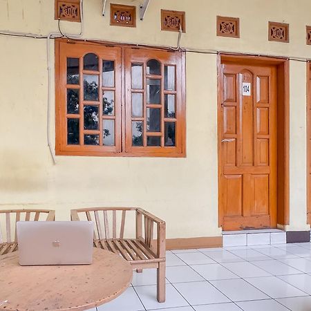 Отель Reddoorz At Kuning Gh Jatinangor Sayang Экстерьер фото